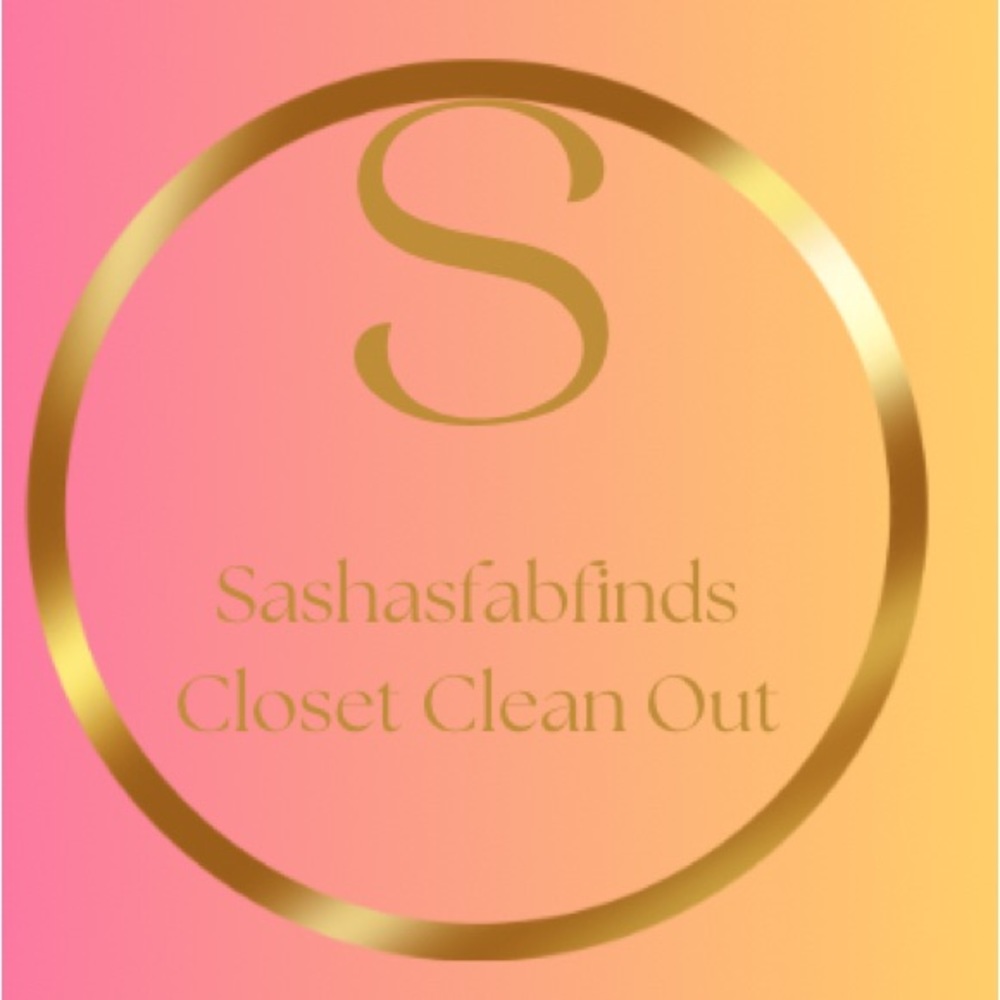 Sashasfabfinds closet clear out sale.  Make me an offer.